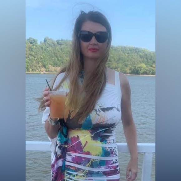 Meet your Posher, Roxanne - Picture 1 of 1